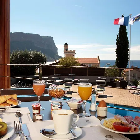Western La Rade Cassis