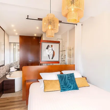 Western La Rade فندق