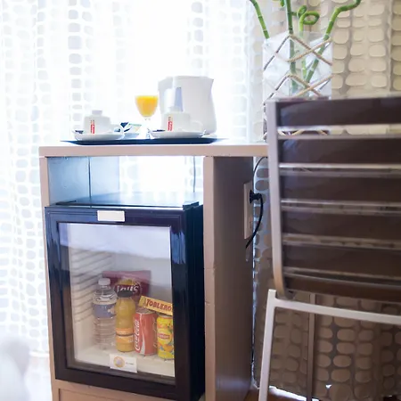 Western La Rade מלון 3*