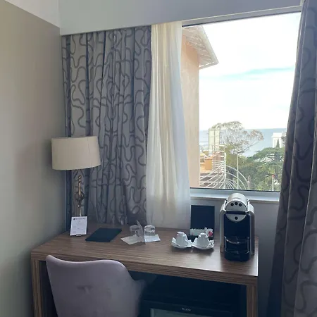 Western La Rade 3* קסיס