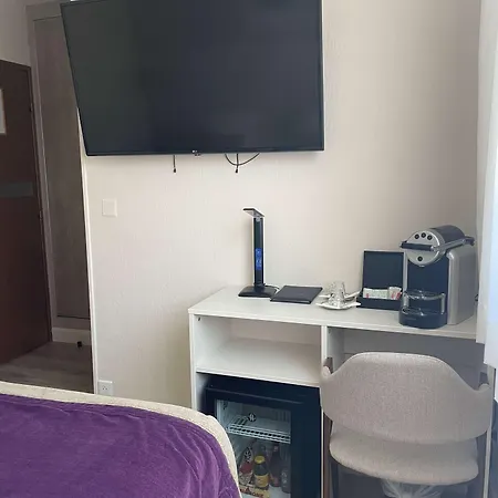 Western La Rade מלון