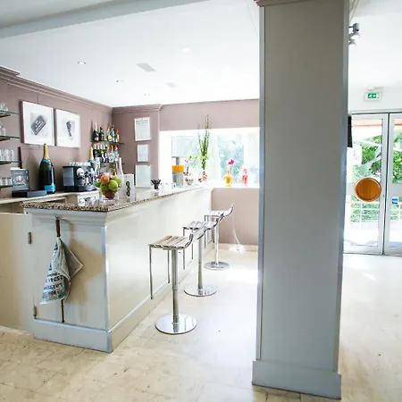 Отель Western La Rade 3*