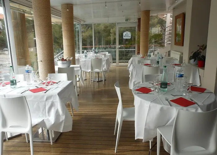 Hotel Western La Rade 3*