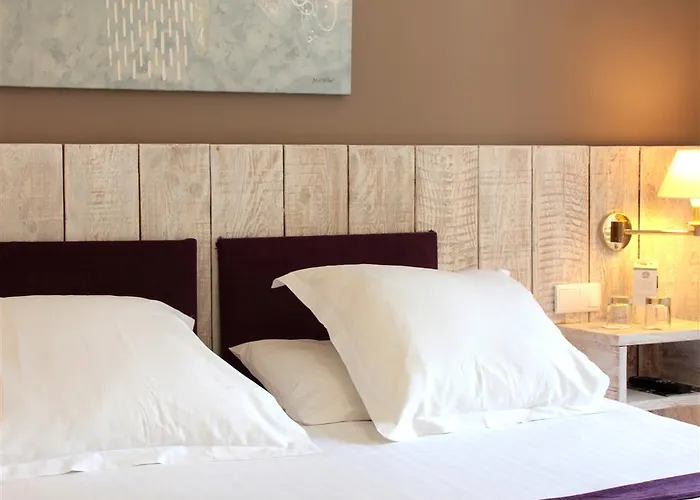 Western La Rade Hotel