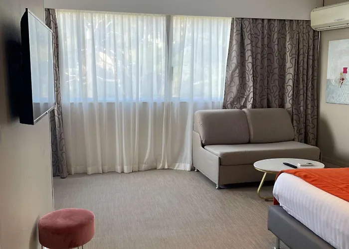 Western La Rade 3* Cassis