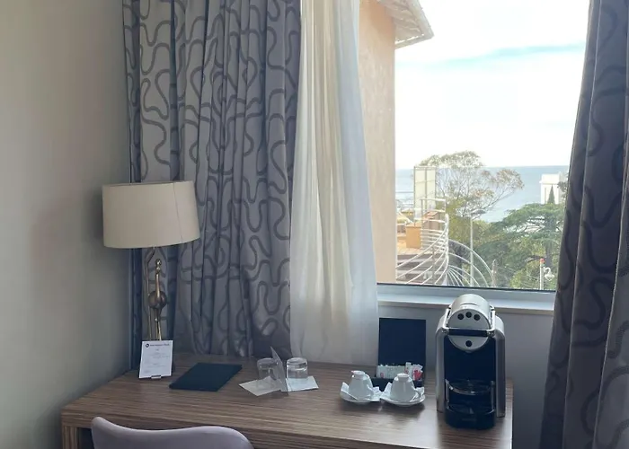 Szálloda Western La Rade 3*