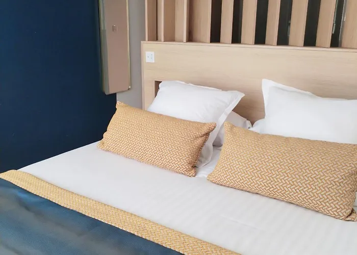 Hotel Western La Rade 3*