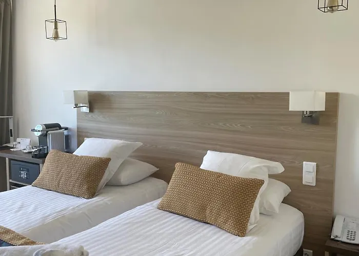 فندق Western La Rade 3*