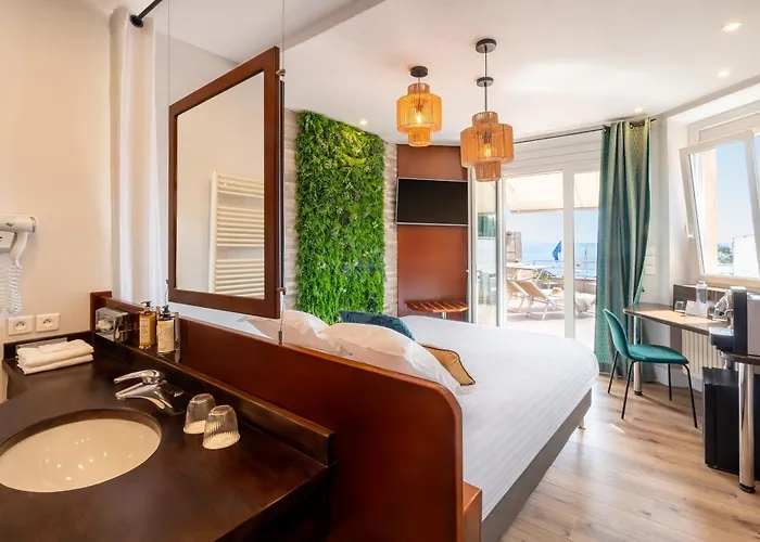 Western La Rade Hotel 3*