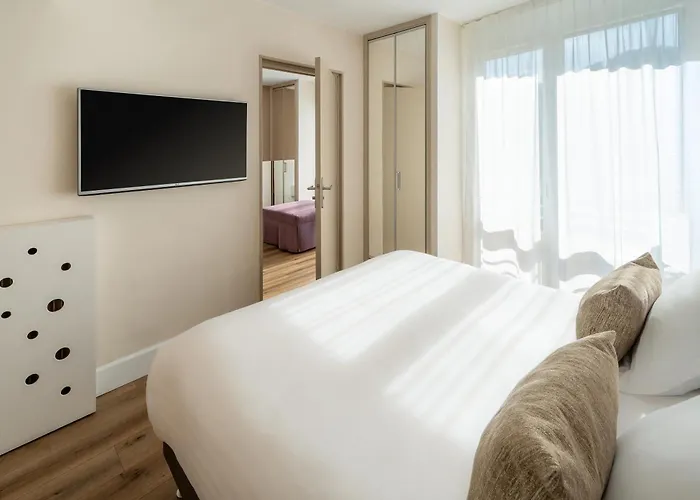 Western La Rade Hotel