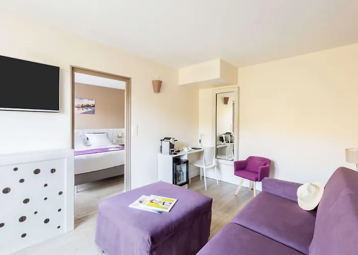 Western La Rade كاسيس